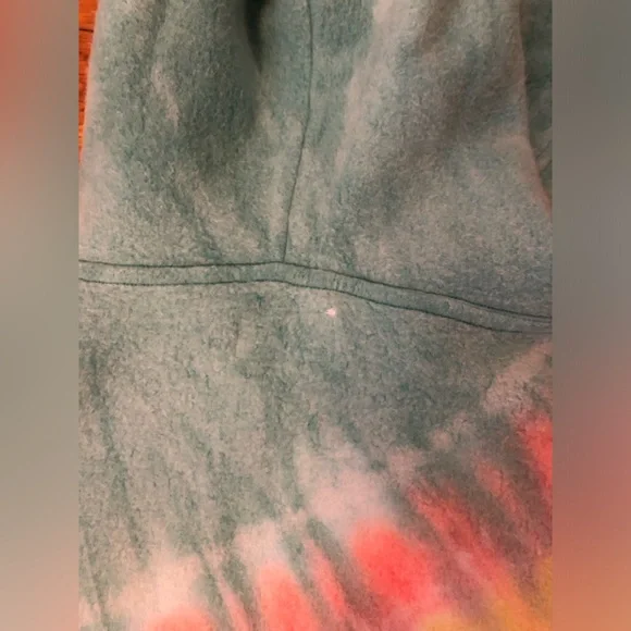 Limited Edition Kristin Cavallari x Feat Blanket Hoodie in Tie Dye RetroStripe - Picture 7 of 17